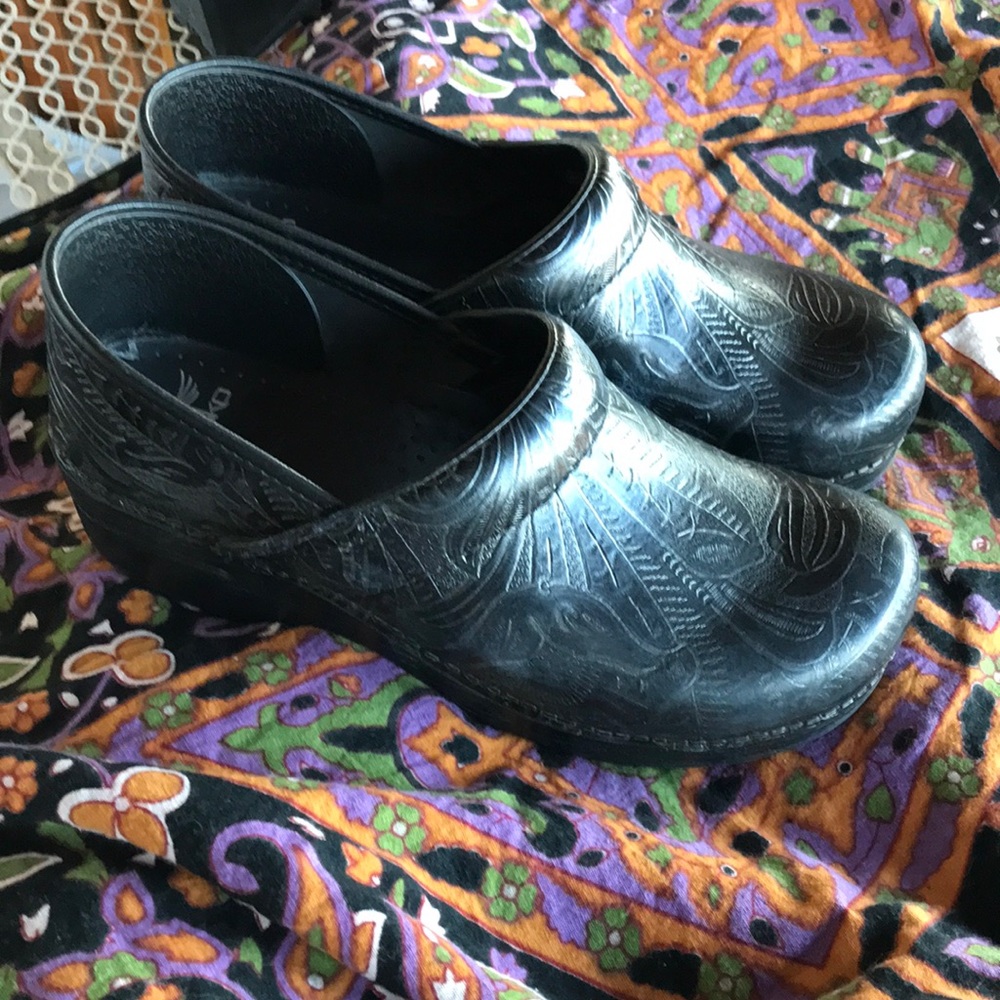 Black leather Dansko clogs